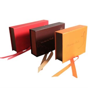 Do you offer a variety of colors and patterns for these personalized gift boxes?