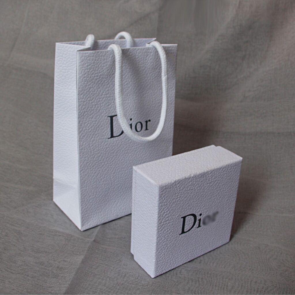 Can I design my own gift box?