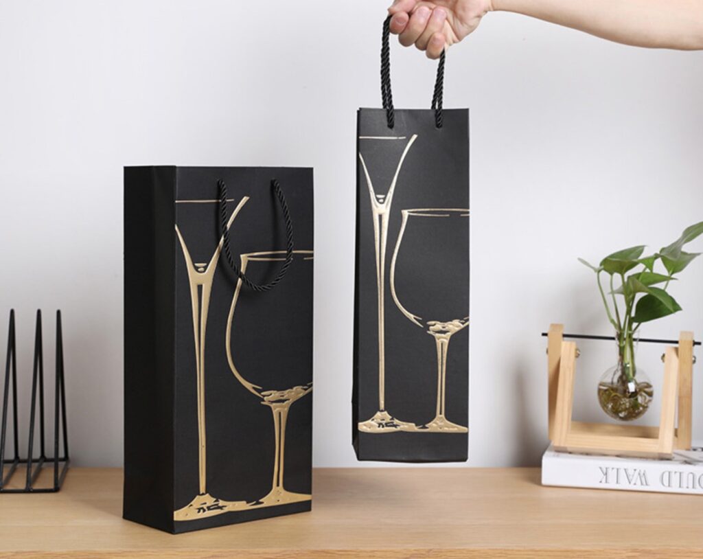Wine bottle bag, glossy black with rope handles | QIS Packaging