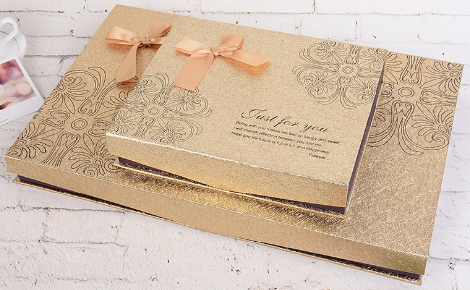 Can I include a personalized message or branding on the gift box?